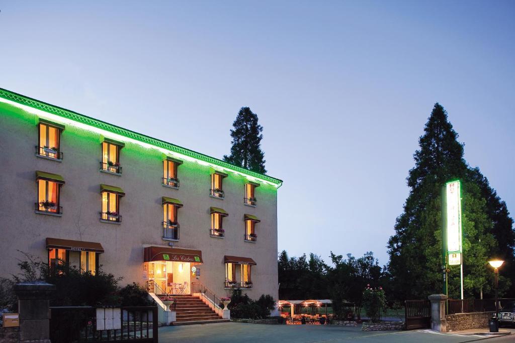 Logis Hotel Restaurant Les Cedres Joyeuse Exteriör bild