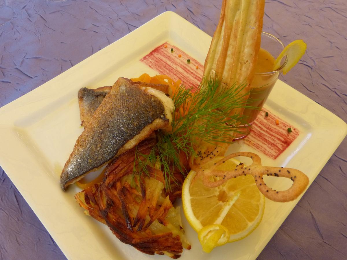 Logis Hotel Restaurant Les Cedres Joyeuse Exteriör bild
